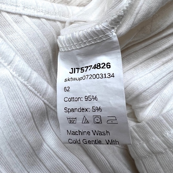 Sleeveless Cream Ribbed Top - Picture 15 of 16